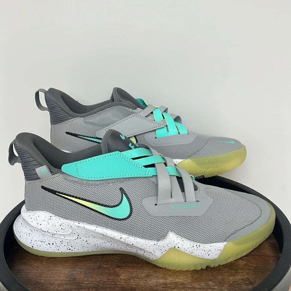 NWOT Youth Nike Zoom Flight 2 smoke Grey Lemon Twist  size 5.5 Y